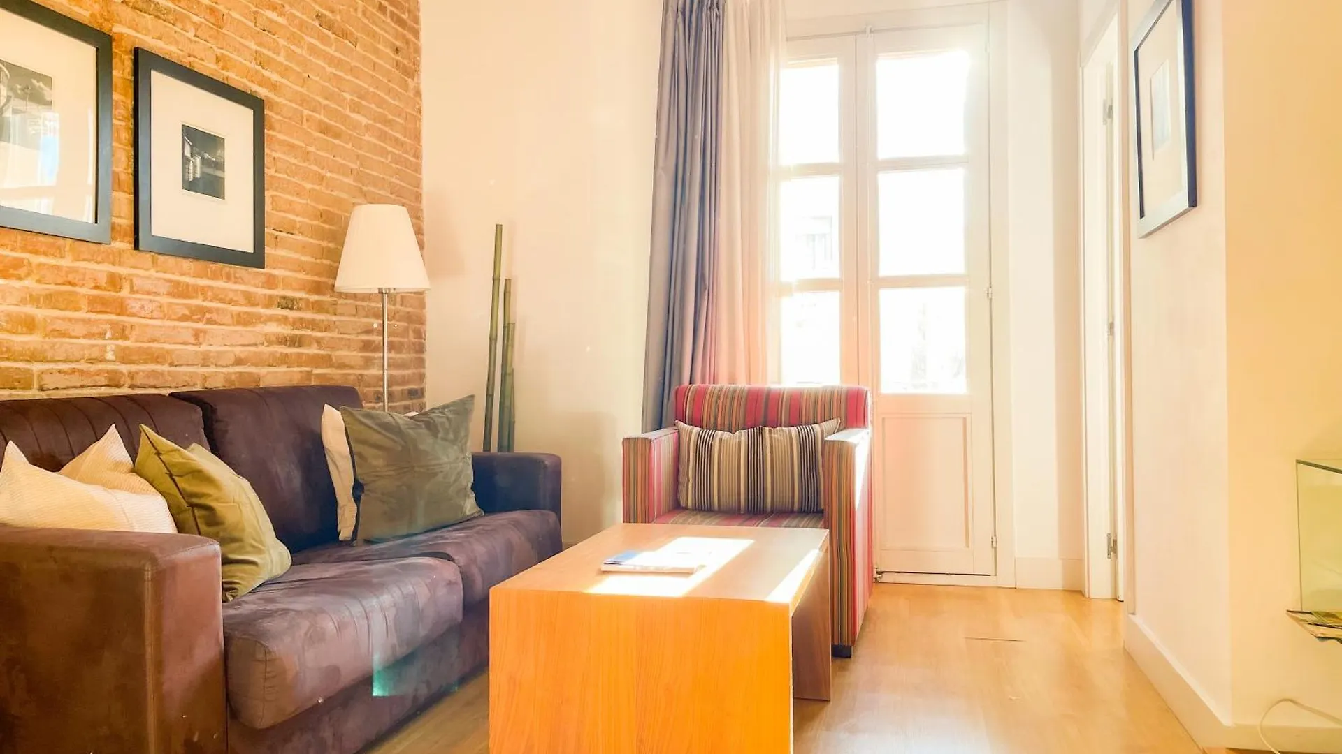 Boutique Pare Lainez- 2 Bedroom Sagrada Famlia With Balcony Barselona