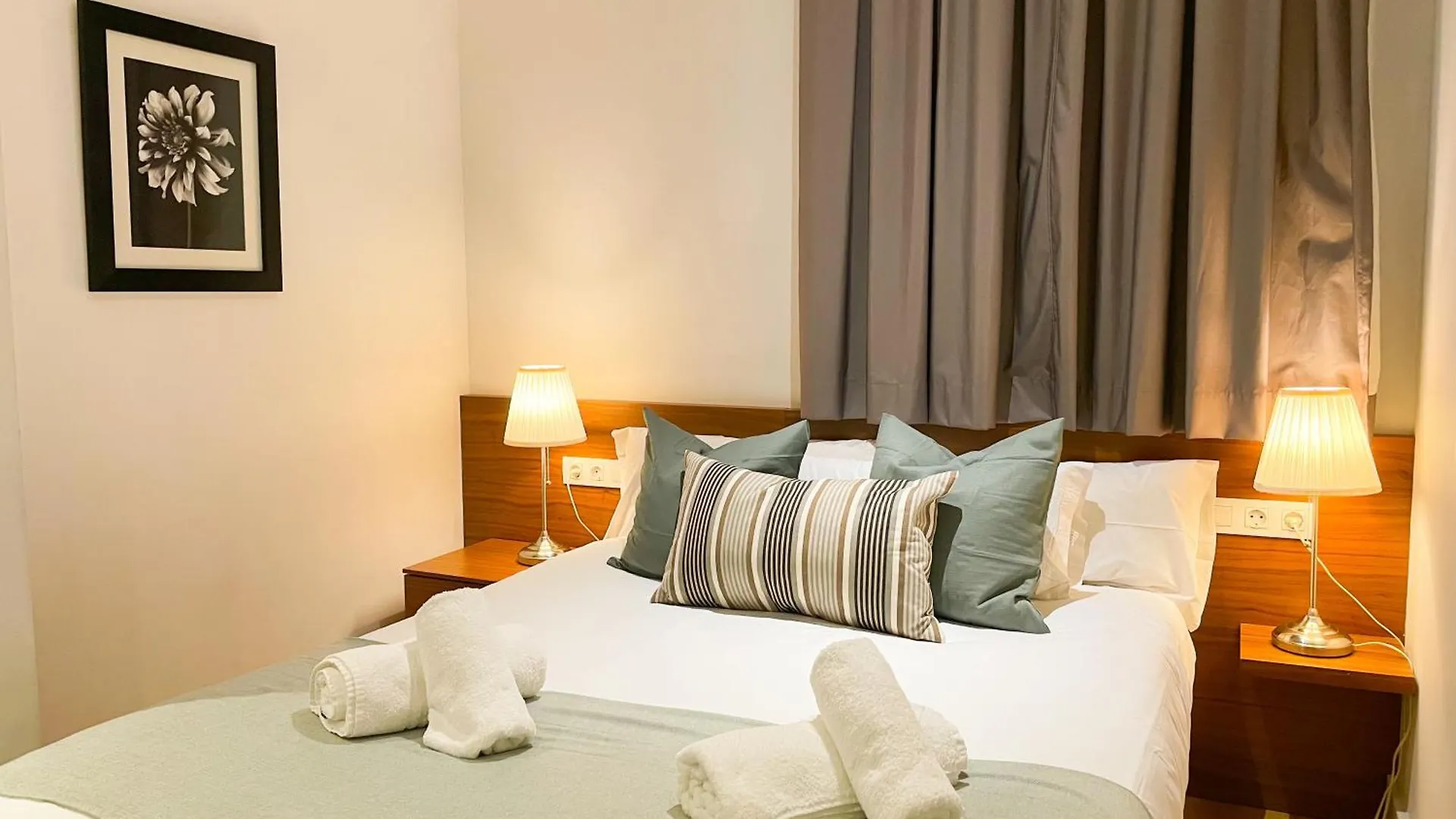 Boutique Pare Lainez- 2 Bedroom Sagrada Famlia With Balcony Barselona 0*,  İspanya