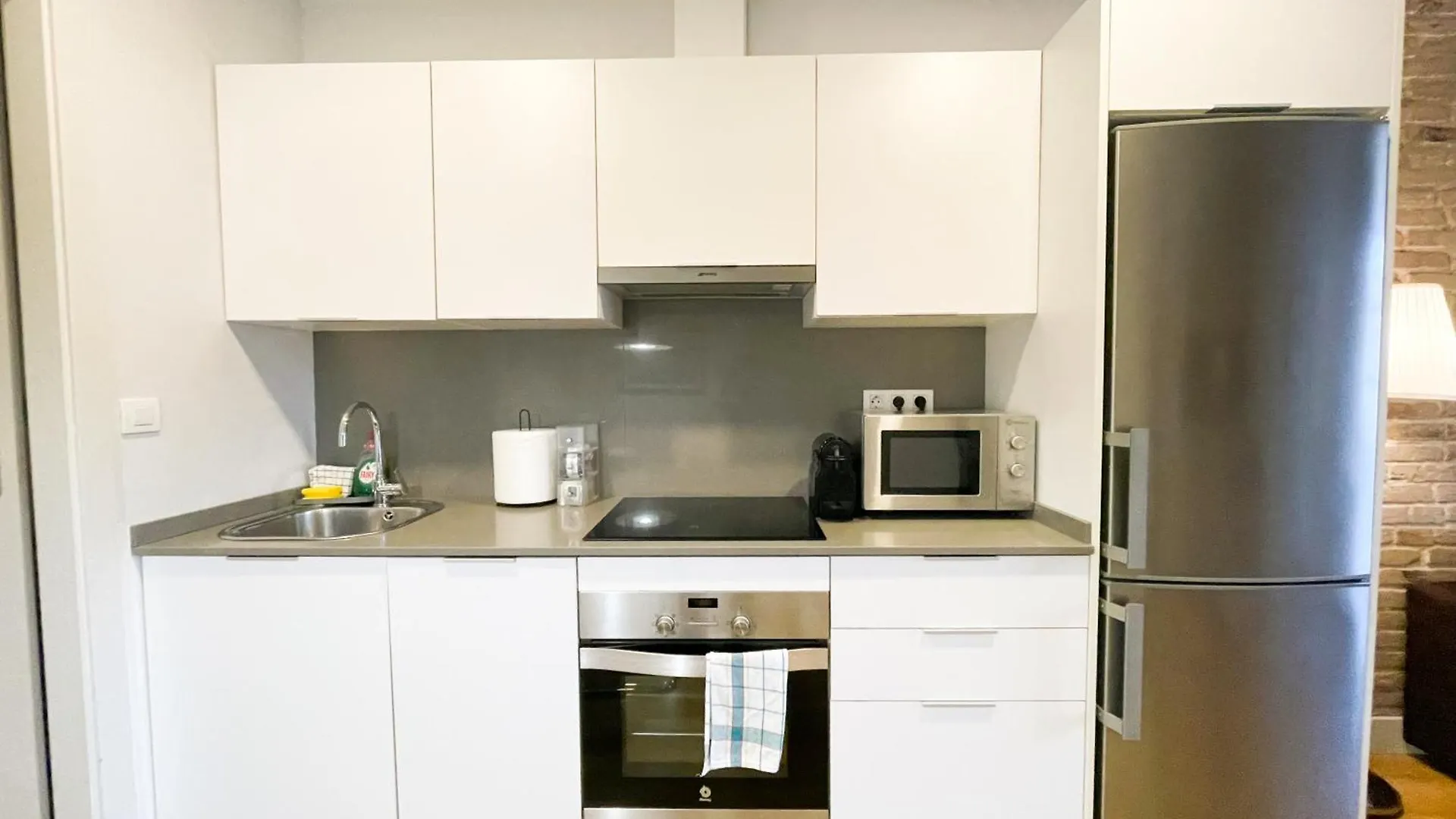 Boutique Pare Lainez- 2 Bedroom Sagrada Famlia With Balcony Barselona Daire